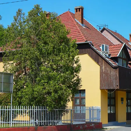 Thermal Apartmanhaz * Komárom